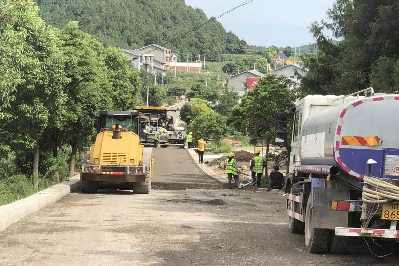 路橋集團搶晴天、戰(zhàn)雨天、斗夜間  全力以赴推進國道347項目建設